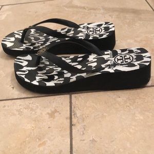 Tory Burch Shoes - Women’s Tory Burch Black&White Sandals - Size 7 Tory Burch Shoes - Women’s Tory Burch Black&White Sandals - Size 7